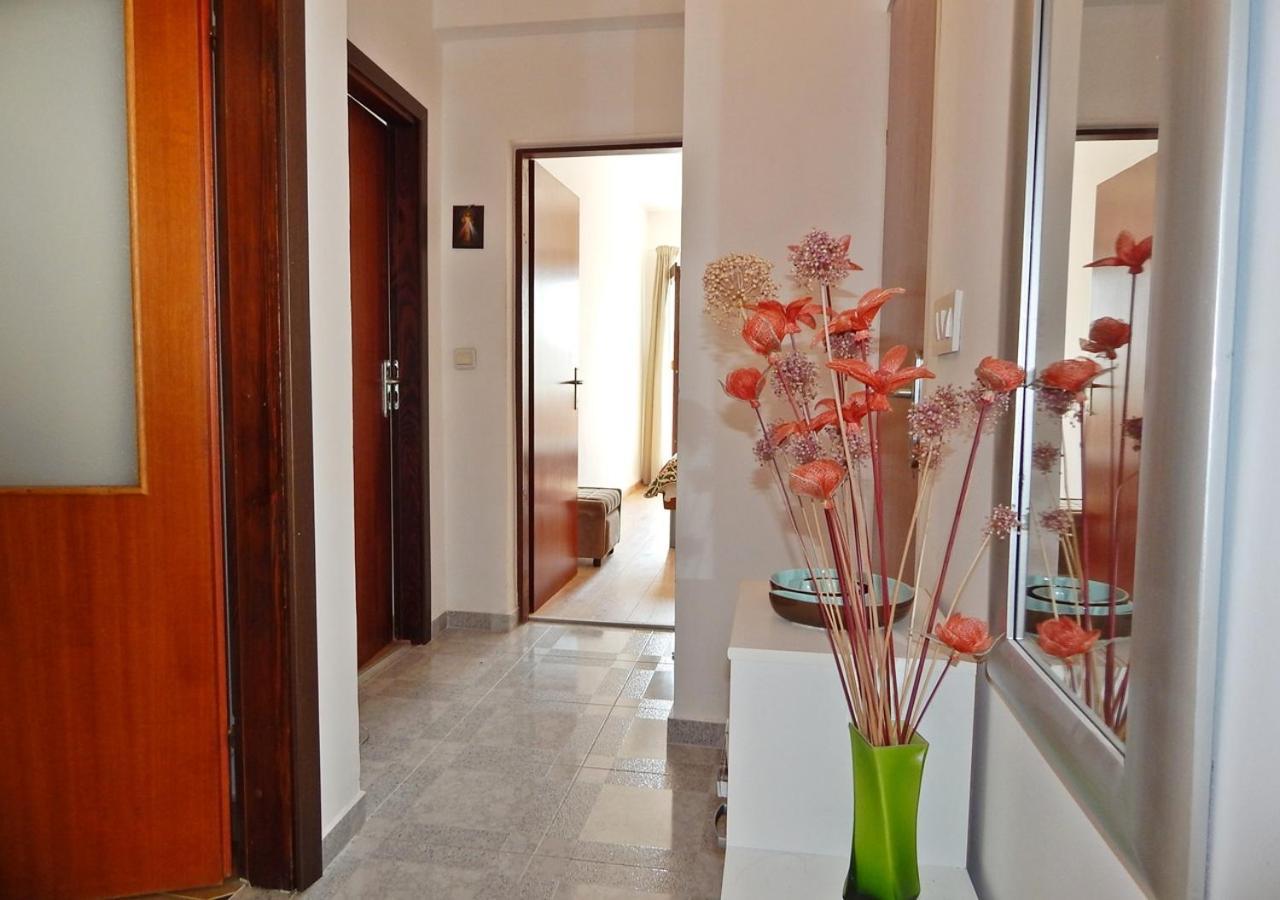 Gloria Apartment *
